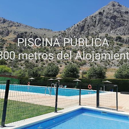 Apartamentos Buganvilla Villaluenga Del Rosario Luaran gambar
